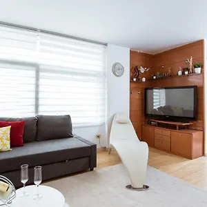 https://two-bedroom-townhouse-within-10min-walk-from-beach.catalonia-hotels.com